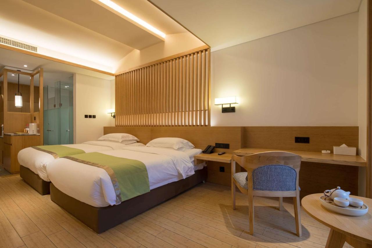 Howard Johnson Huashuiwan Hot Springs Resort Chengdu Esterno foto