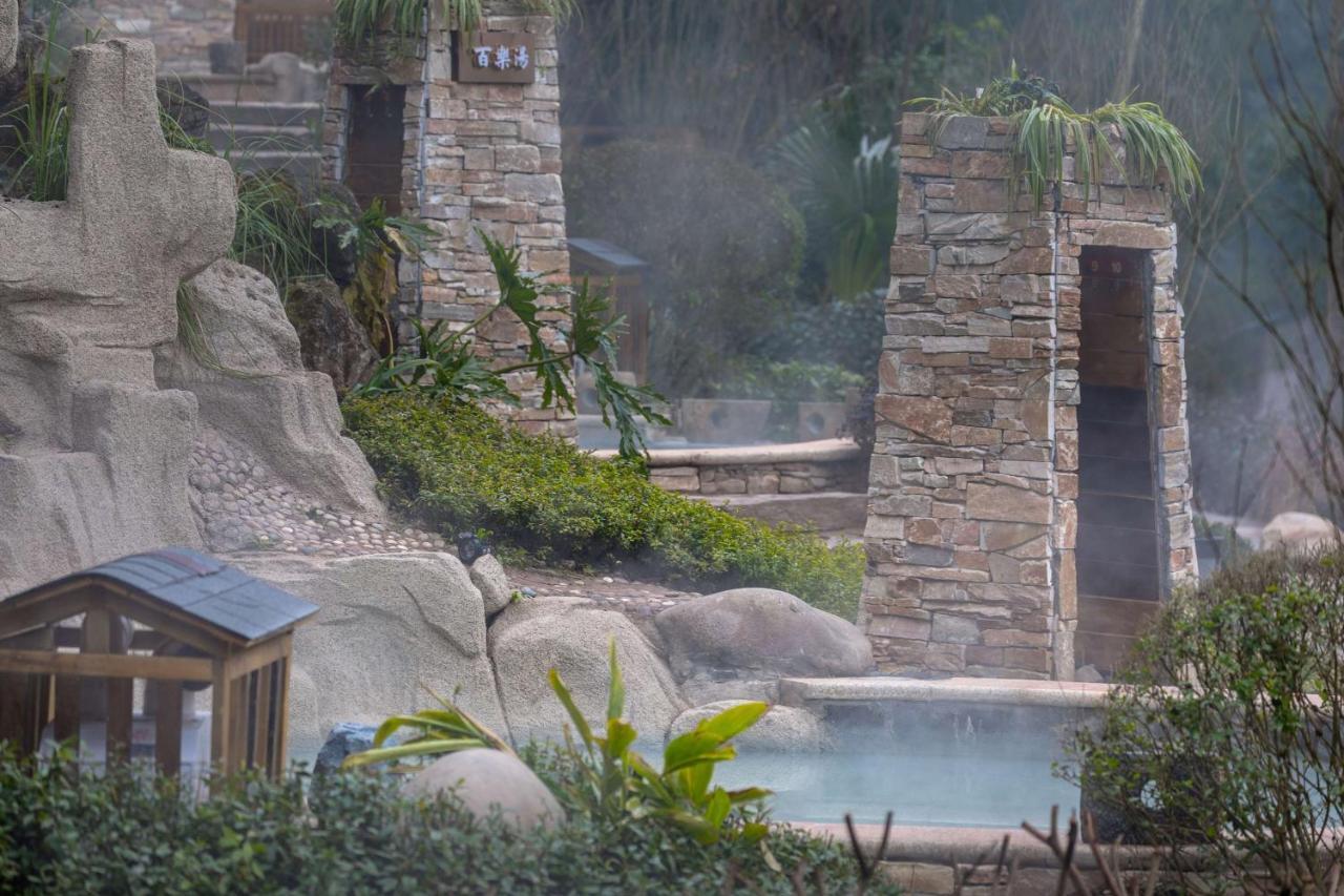 Howard Johnson Huashuiwan Hot Springs Resort Chengdu Esterno foto