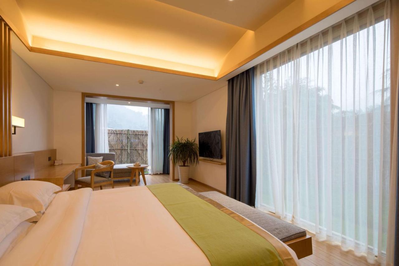 Howard Johnson Huashuiwan Hot Springs Resort Chengdu Esterno foto