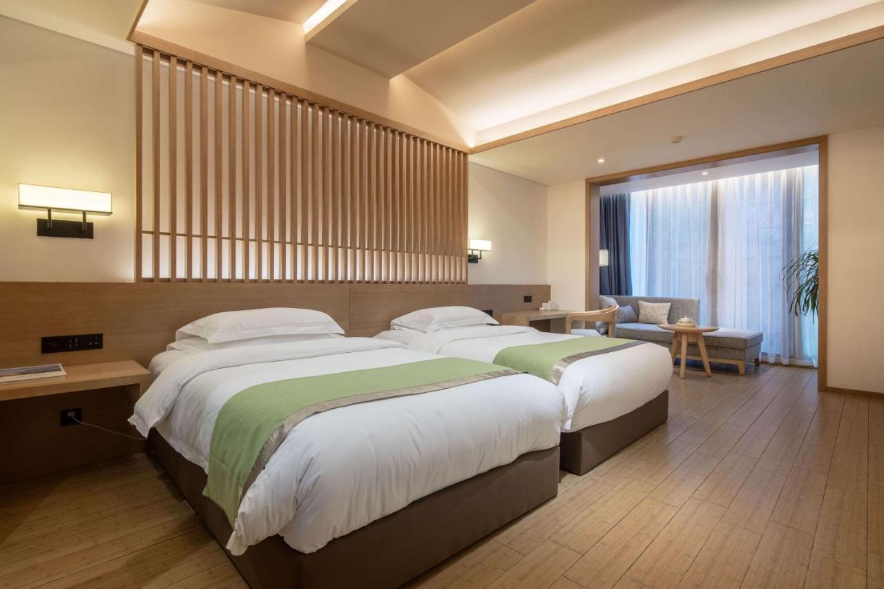 Howard Johnson Huashuiwan Hot Springs Resort Chengdu Esterno foto