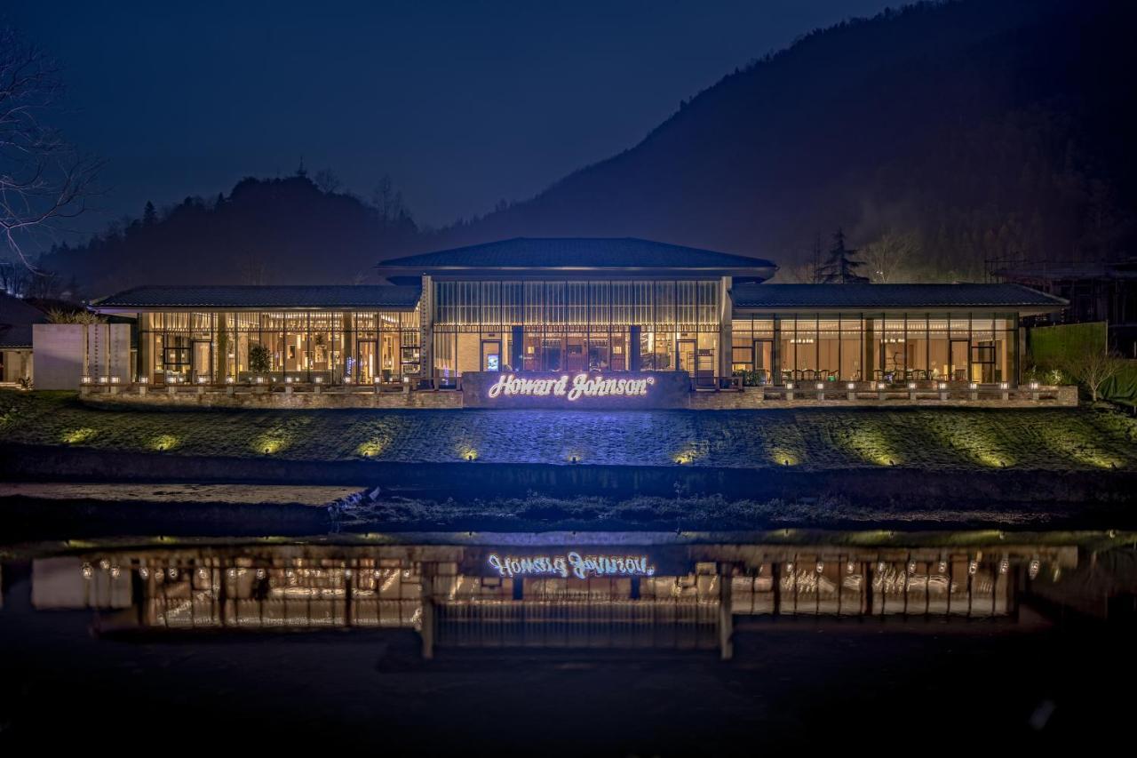 Howard Johnson Huashuiwan Hot Springs Resort Chengdu Esterno foto