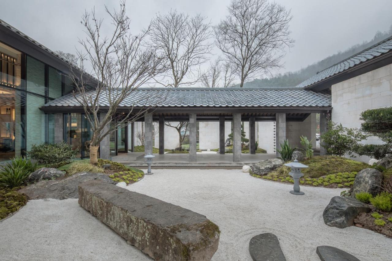 Howard Johnson Huashuiwan Hot Springs Resort Chengdu Esterno foto