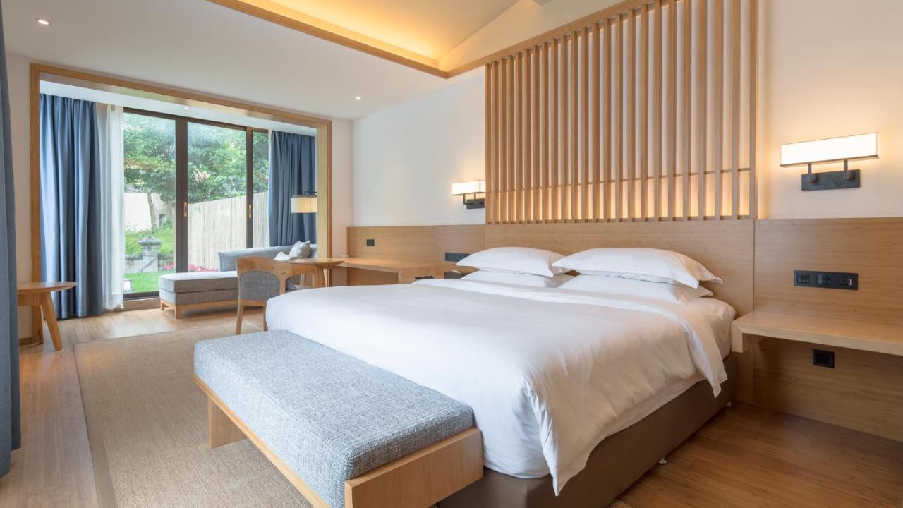 Howard Johnson Huashuiwan Hot Springs Resort Chengdu Esterno foto