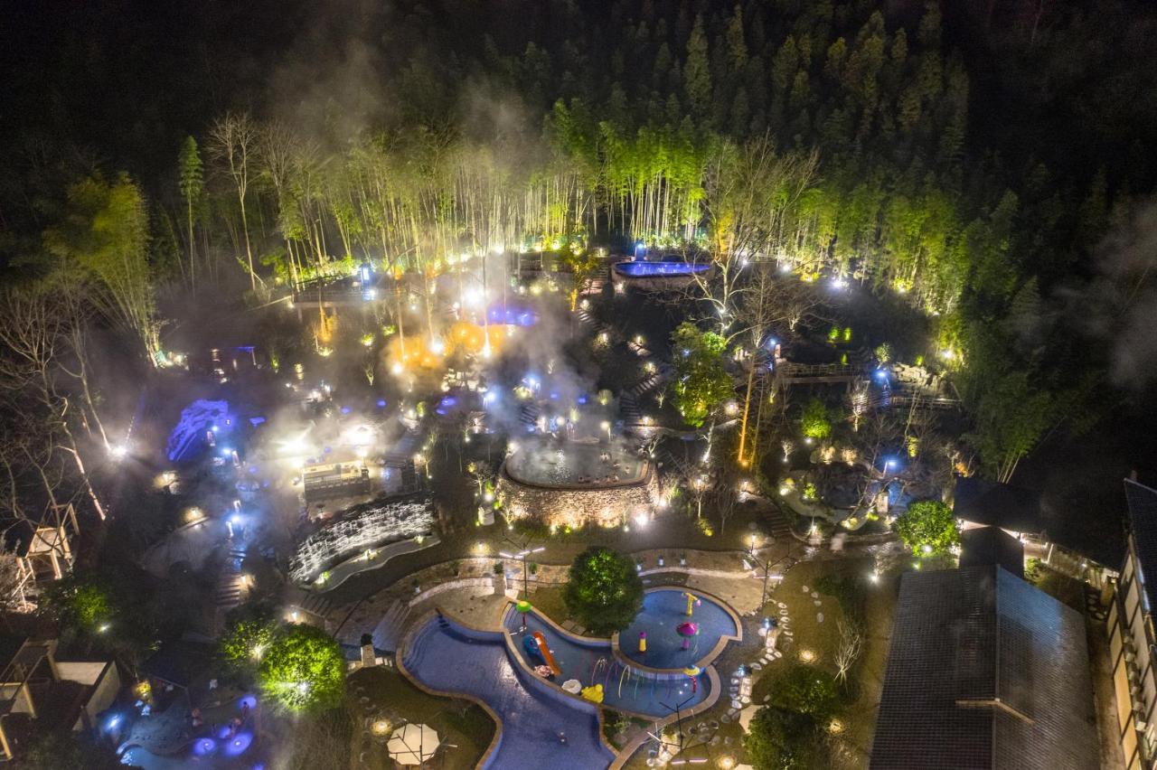 Howard Johnson Huashuiwan Hot Springs Resort Chengdu Esterno foto