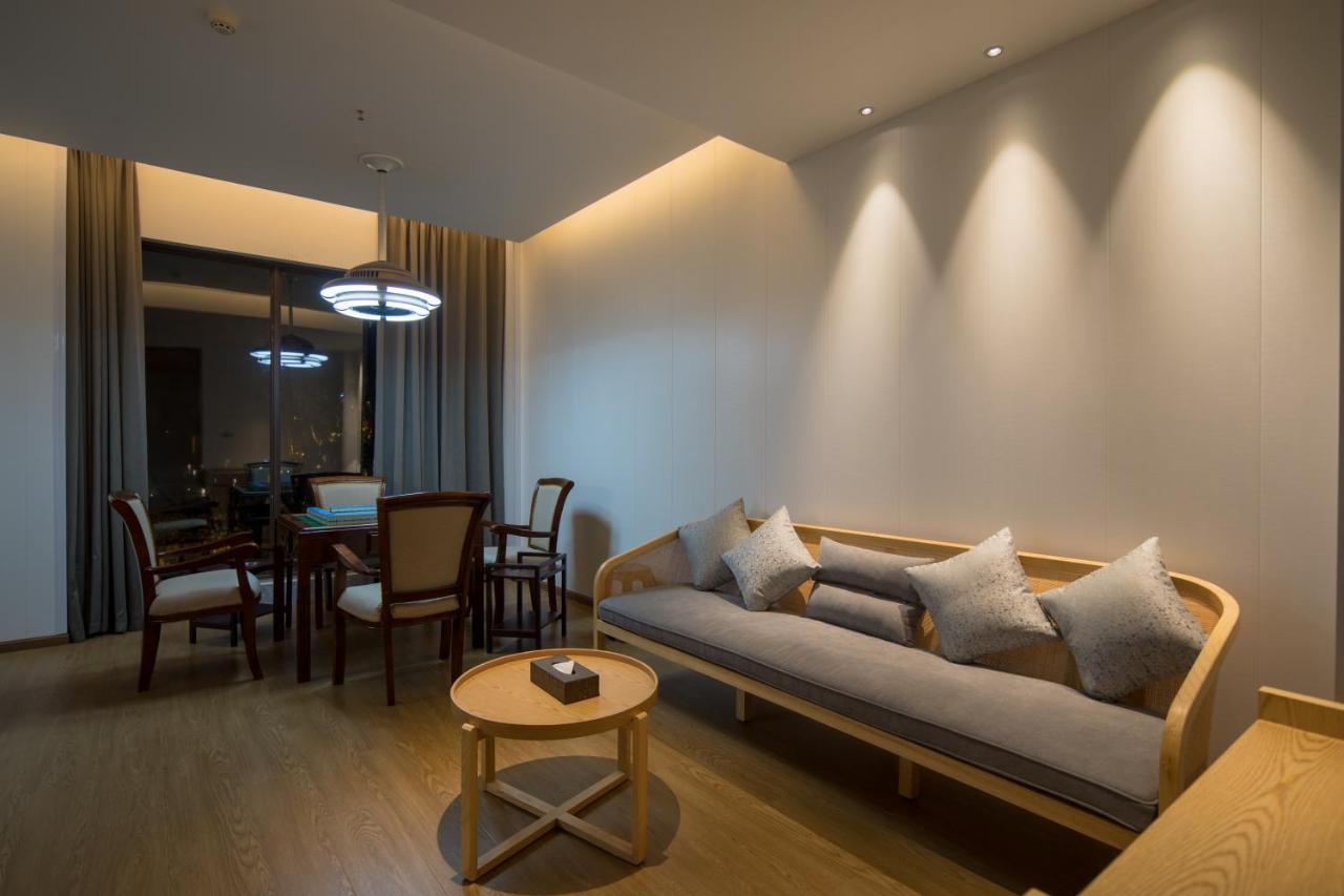 Howard Johnson Huashuiwan Hot Springs Resort Chengdu Esterno foto