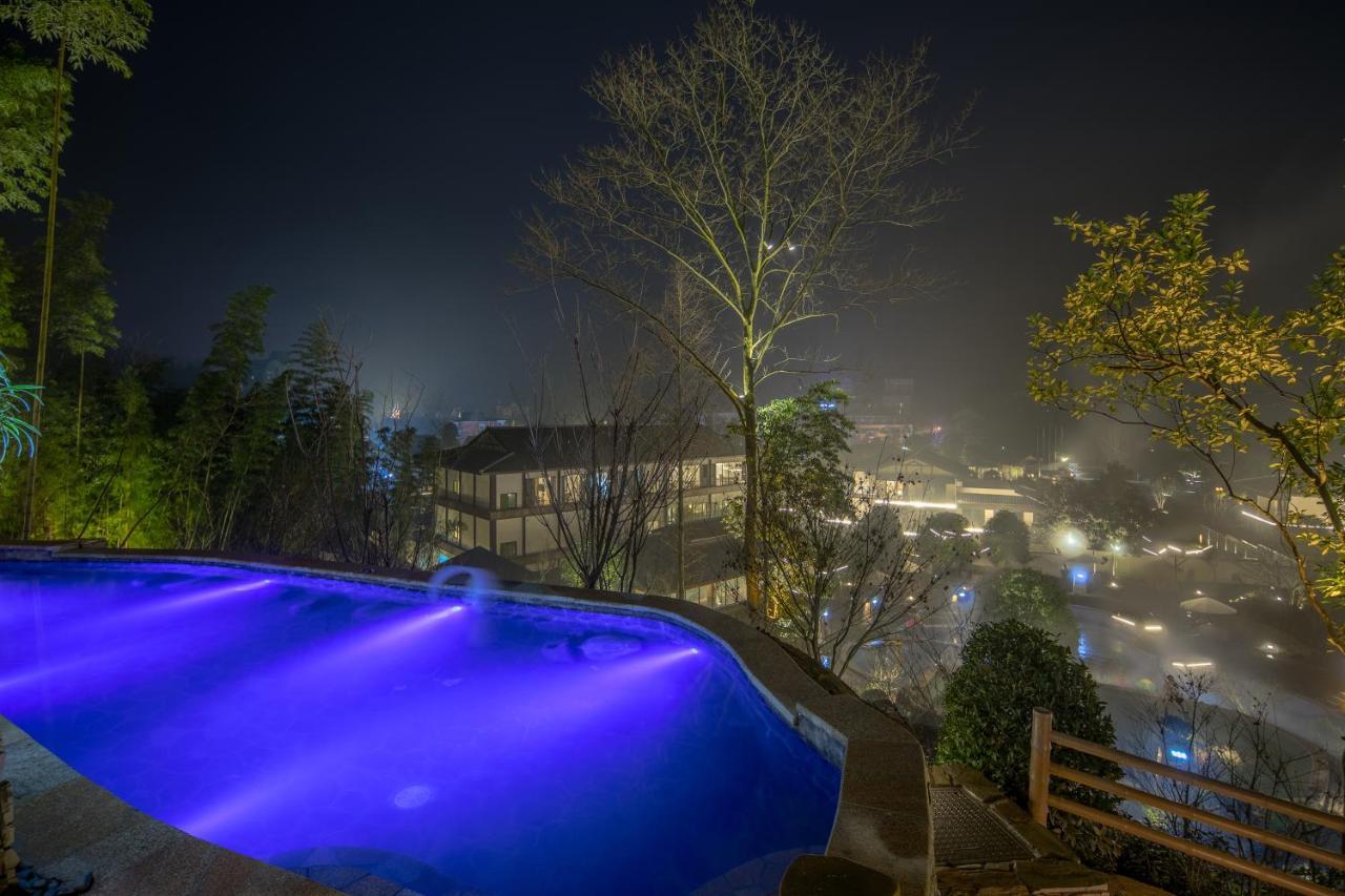 Howard Johnson Huashuiwan Hot Springs Resort Chengdu Esterno foto