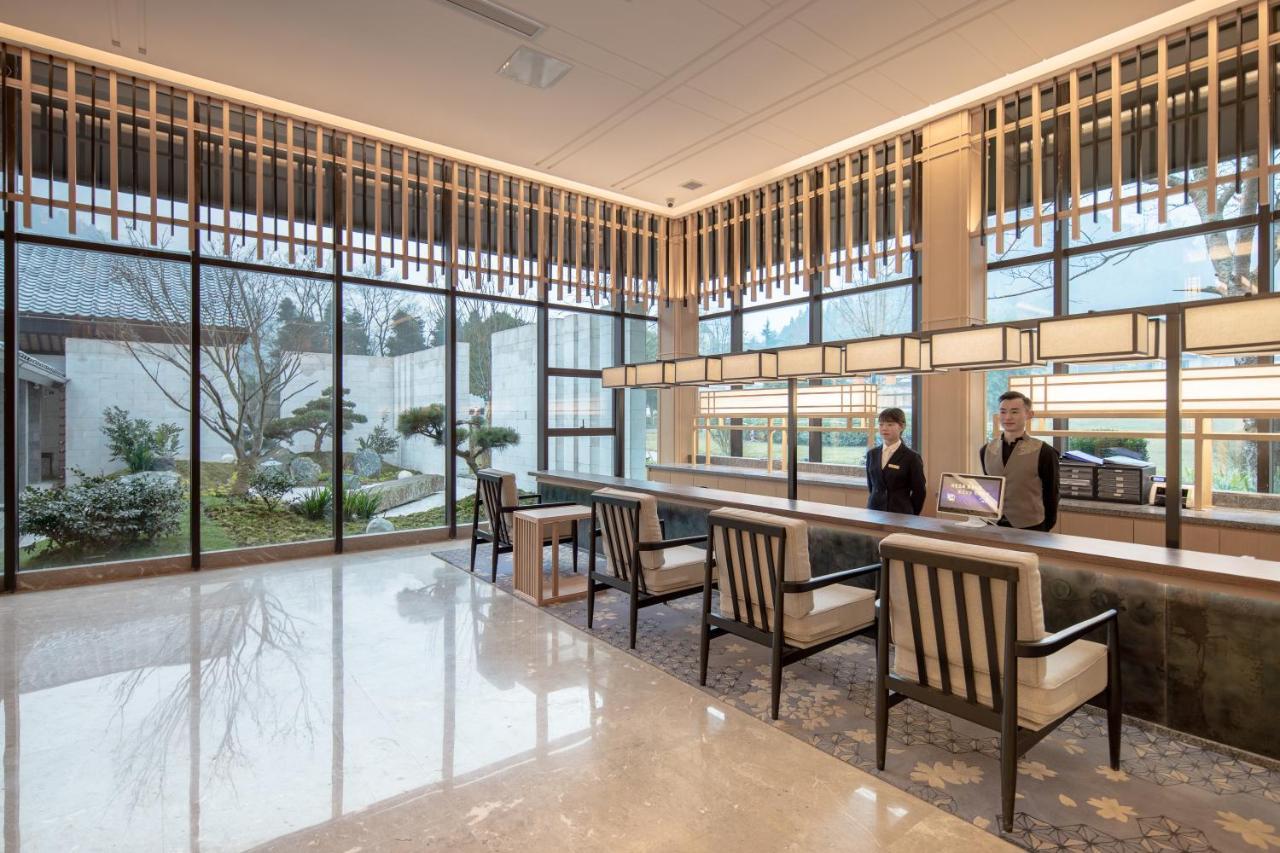 Howard Johnson Huashuiwan Hot Springs Resort Chengdu Esterno foto