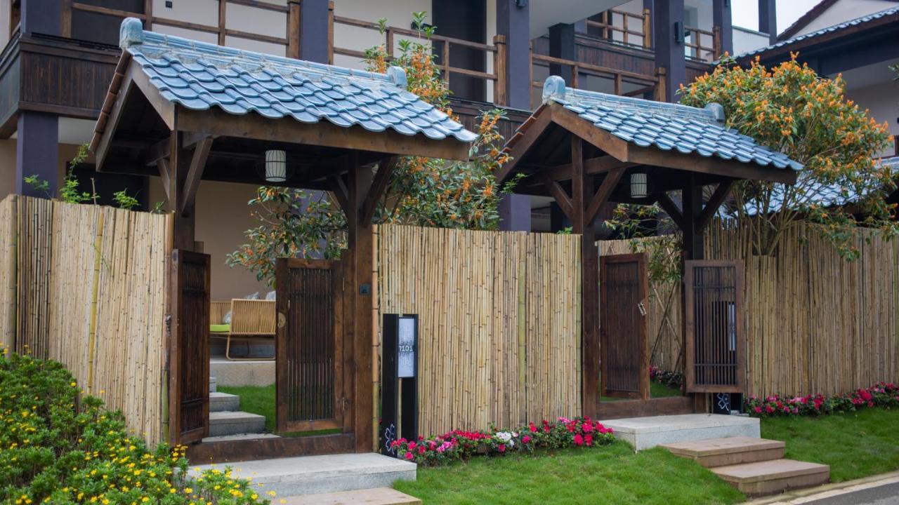 Howard Johnson Huashuiwan Hot Springs Resort Chengdu Esterno foto